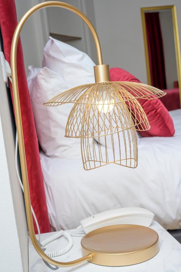 Logis Hotel Du Parc Pont-à-Mousson Екстериор снимка